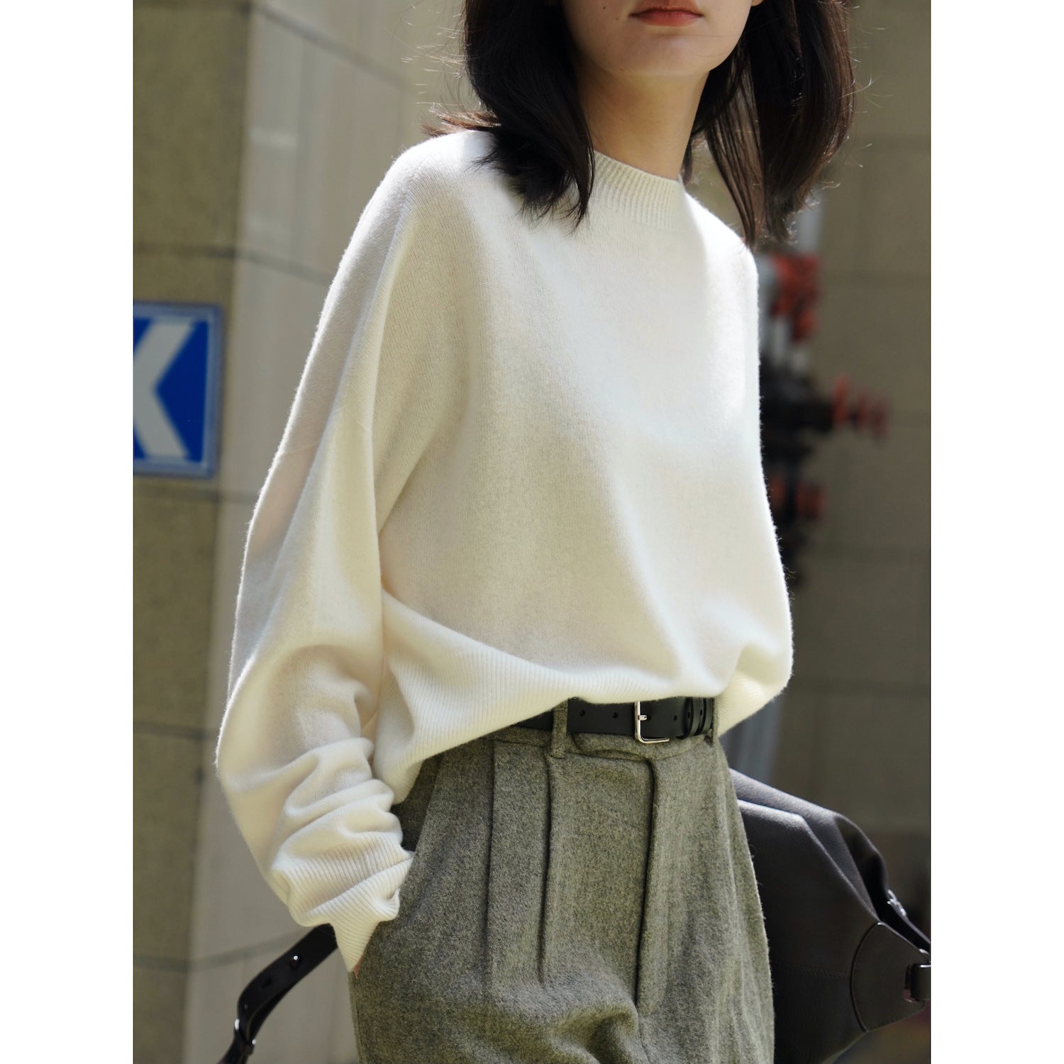 Women's Relaxed Fine Knit Sweater with Dropped Shoulder and Round Neck Chichicherry