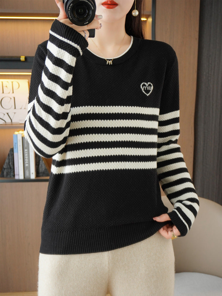 Ladies oversized knit sweater with honeycomb structure, contrasting stripes and subtle heart logo Chichicherry