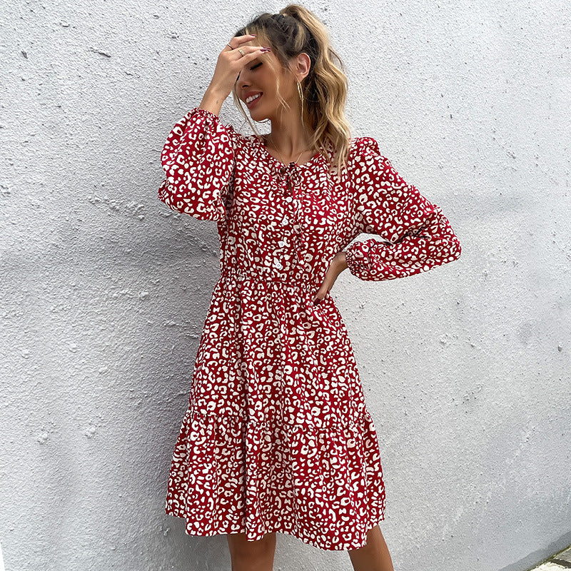 Women's midi dress with tailored cut, flounce skirt and long sleeves Chichicherry