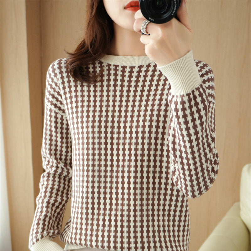Women's Lightweight Structured Knit Sweater with Houndstooth Pattern and Wide Ribbed Cuff Chichicherry