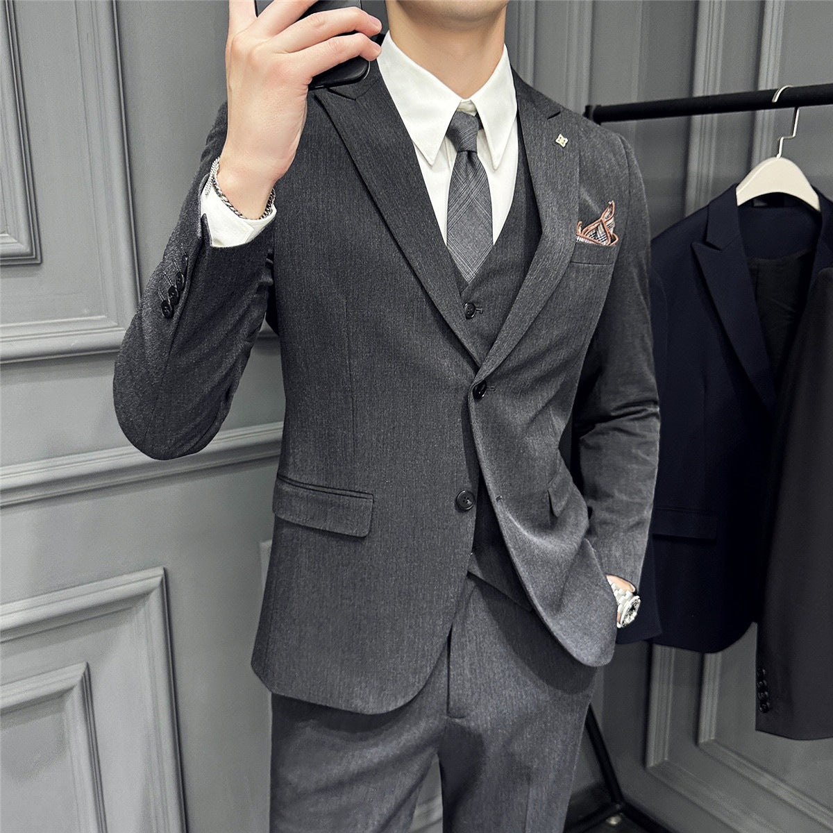 Men's Slim-Fit Business Suit with Vest, Narrow Lapel and Fine Texture Chichicherry