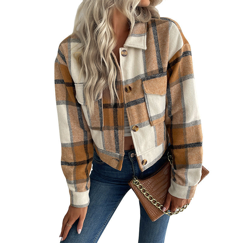 Women's short-cut checkered overshirt jacket with breast flaps and wooden buttons Chichicherry