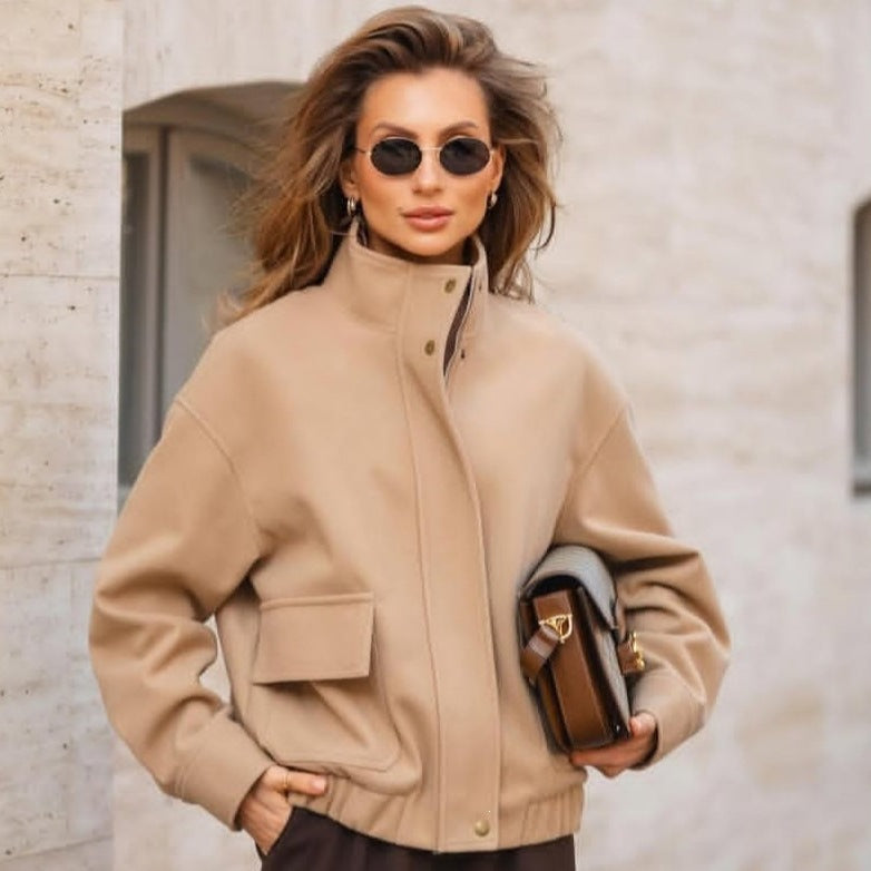 Women’s short jacket made of wool blend in utility look with stand-up collar, flap pockets, and elastic hem Chichicherry
