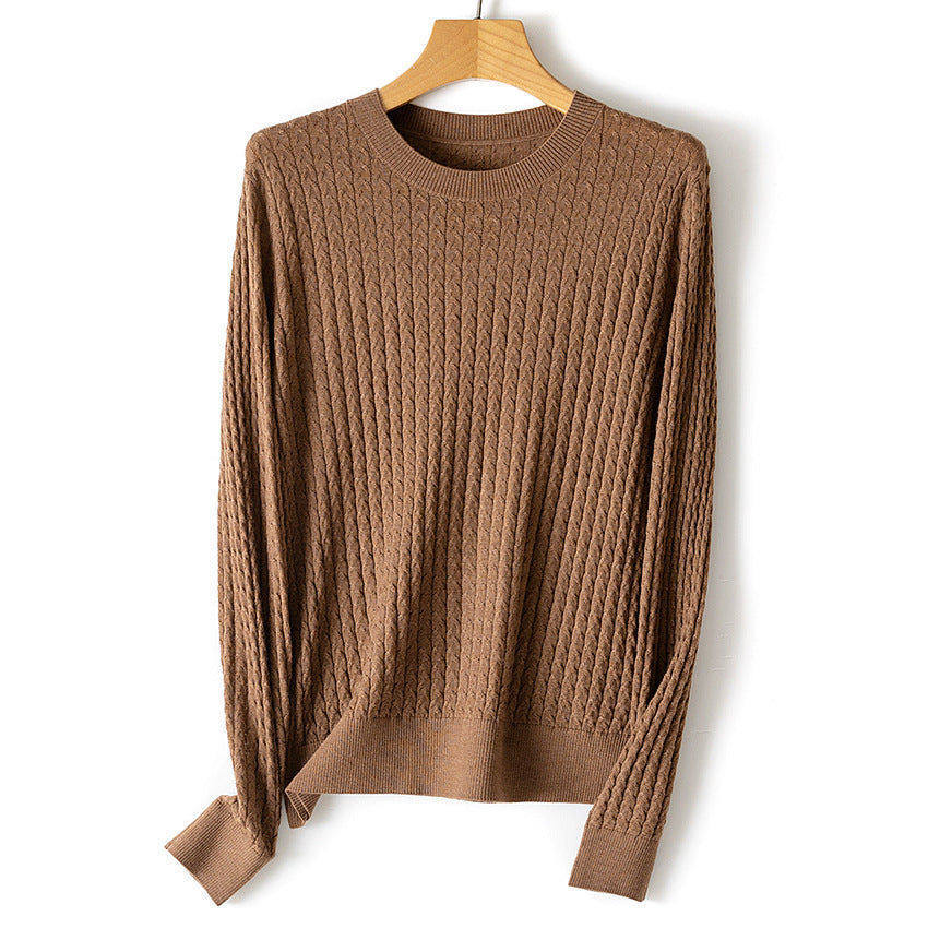 Women's fine knit sweater with cable knit pattern and round neckline Chichicherry