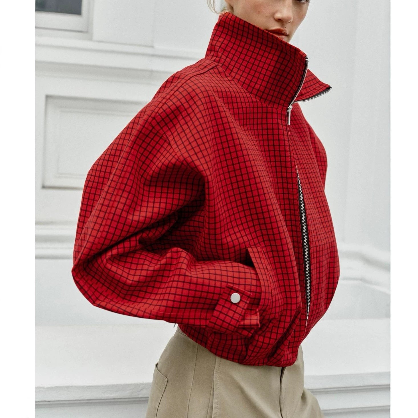 Women's short-cut boxy blouson with stand-up collar, check pattern and zipper Chichicherry