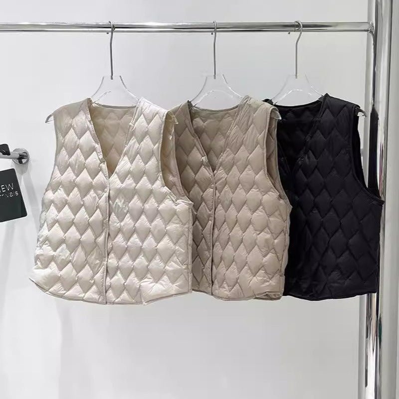 Women's sleeveless quilted thermal vest with diamond quilting and V-neck Chichicherry
