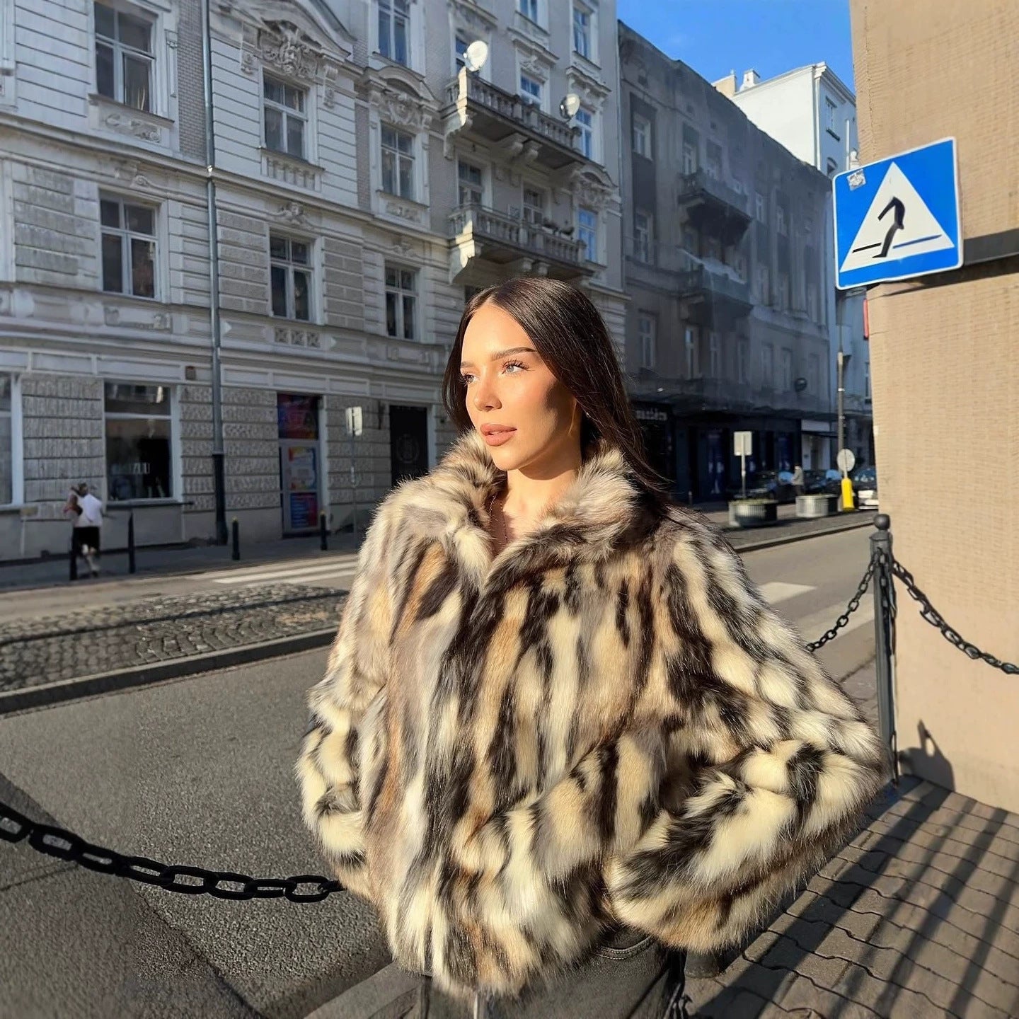 Ladies short cut boxy faux fur jacket with contrasting spot pattern and stand collar Chichicherry