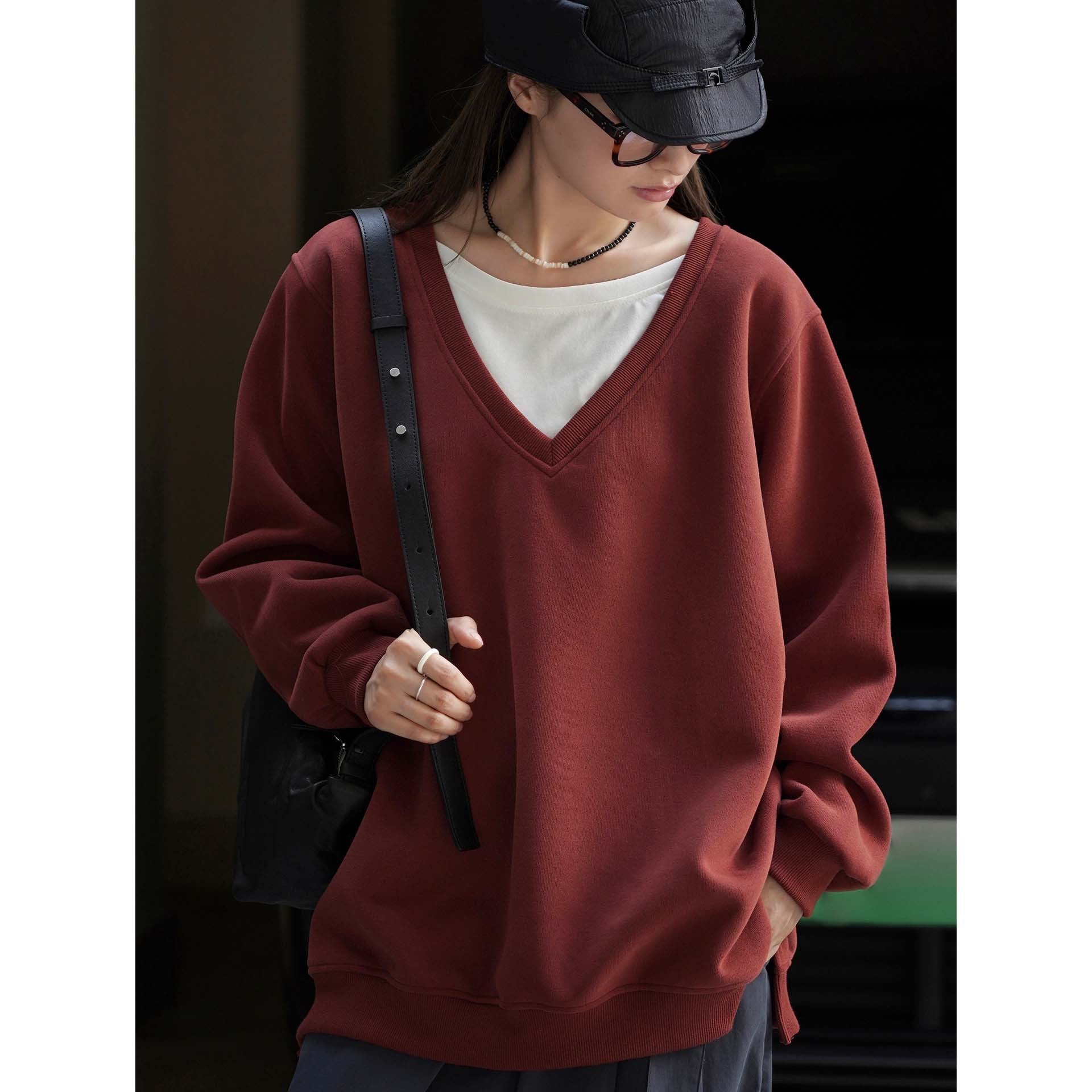 Women's V-Neck Sweatshirt in Relaxed Fit made of Cotton Mix Chichicherry