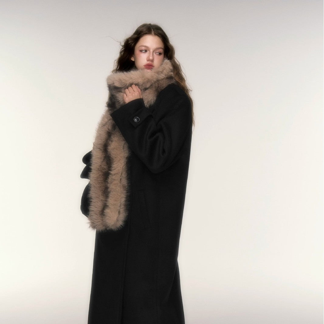 Women's luxurious long faux fur stole with patterned look and voluminous texture Chichicherry
