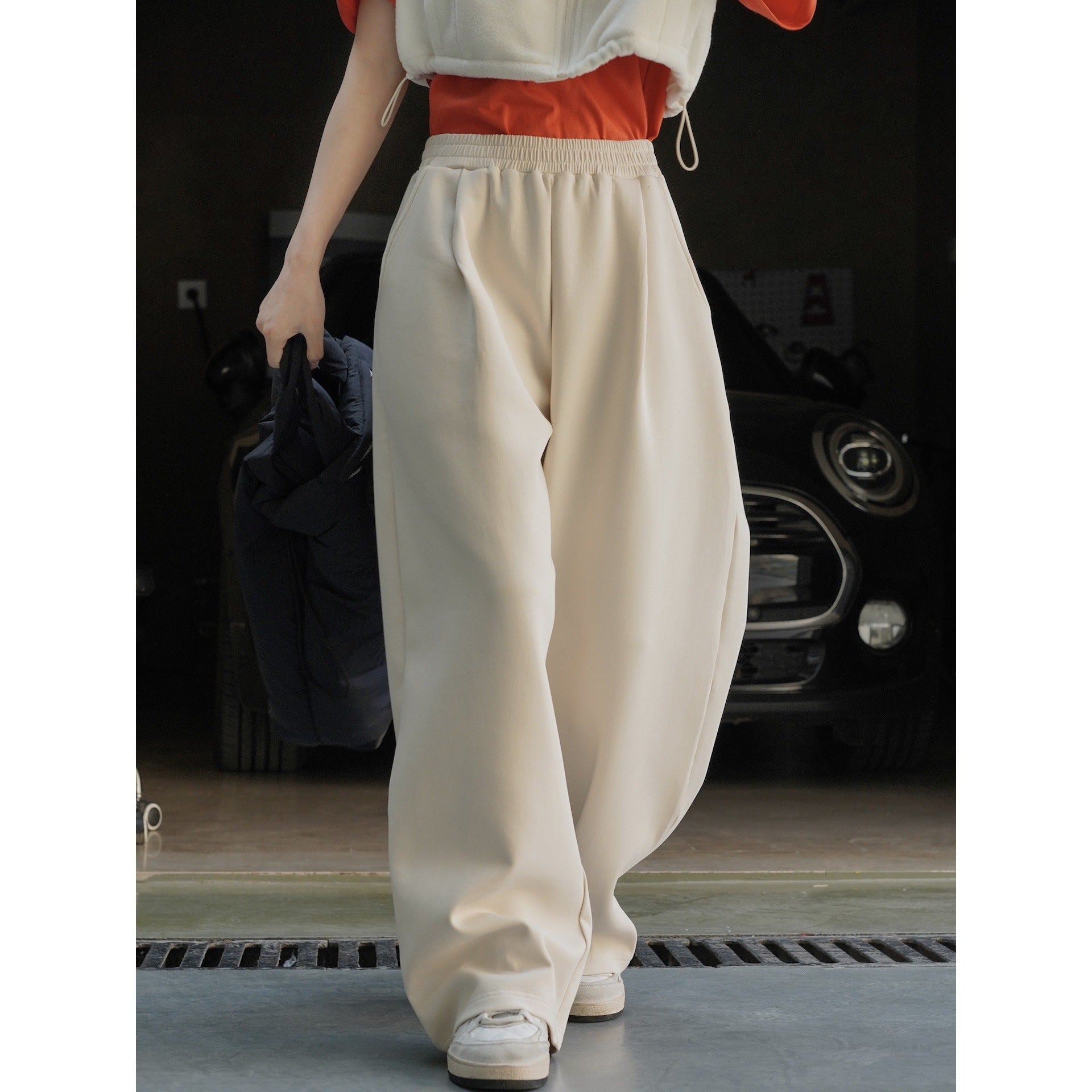 Women Wide High-Waist Lounge Palazzo Sweatpants with Elastic Waistband and Side Pockets Chichicherry