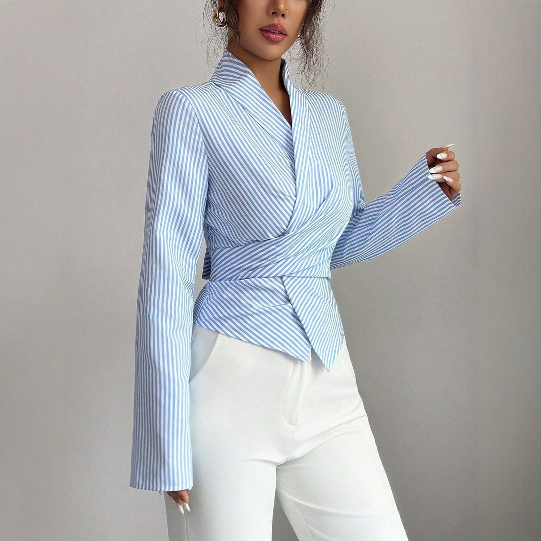 Damen Gestreifte Wickelbluse mit Schalkragen und taillierter Silhouette Chichicherry