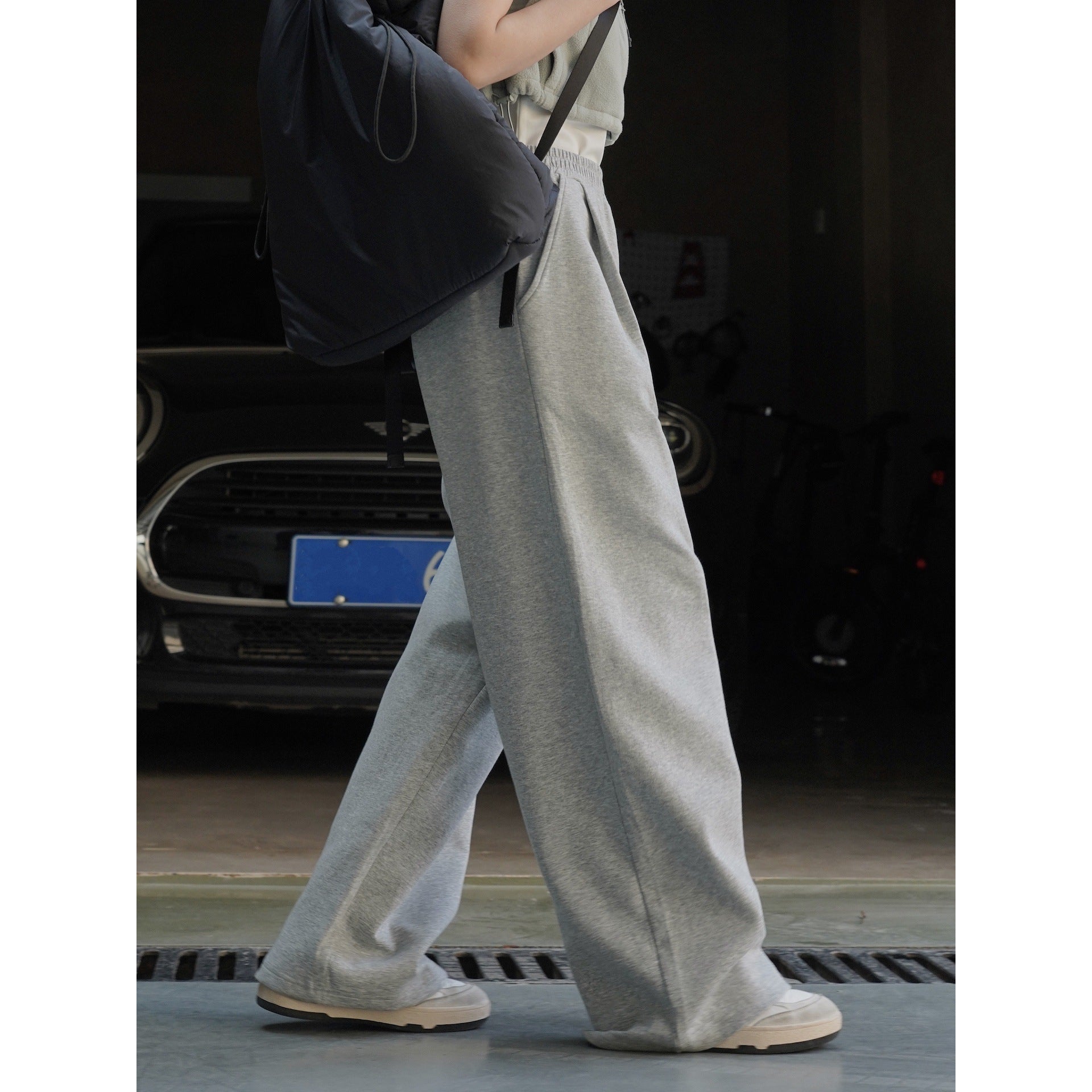 Women Wide High-Waist Lounge Palazzo Sweatpants with Elastic Waistband and Side Pockets Chichicherry