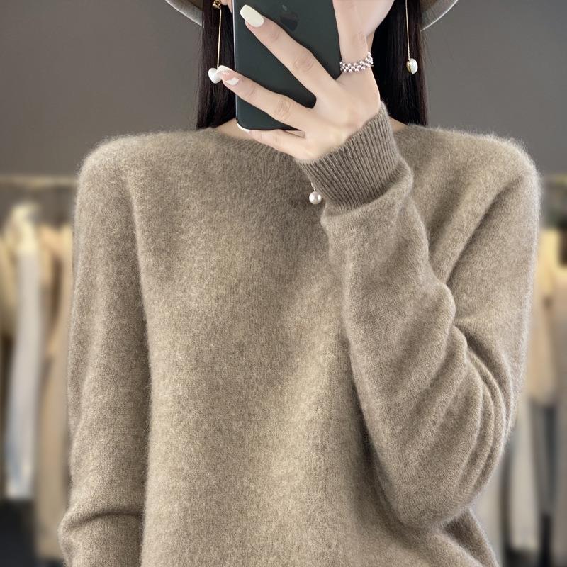 Women Loose Fine Knit Sweater with Round Neck and Plush Angora Look Chichicherry