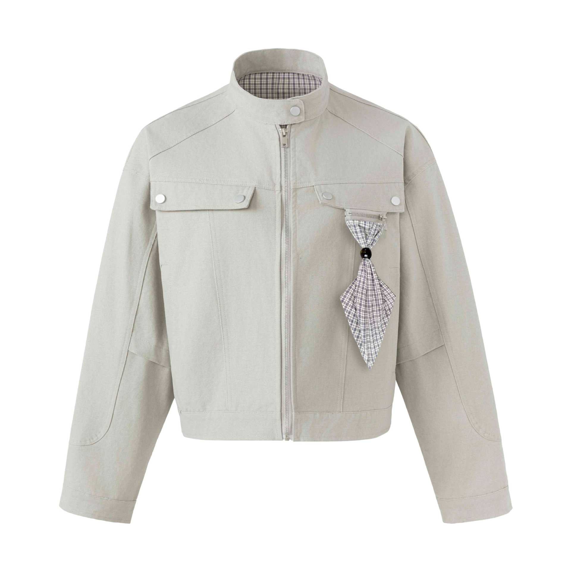 Women's short field-style blouson with stand-up collar, breast pockets, and detachable Chichicherry pendant