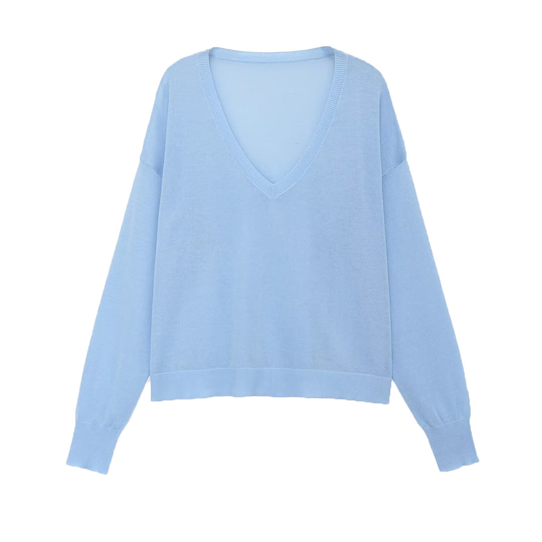 Women's oversized fine knit pullover with deep V-neckline and ribbed cuffs Chichicherry