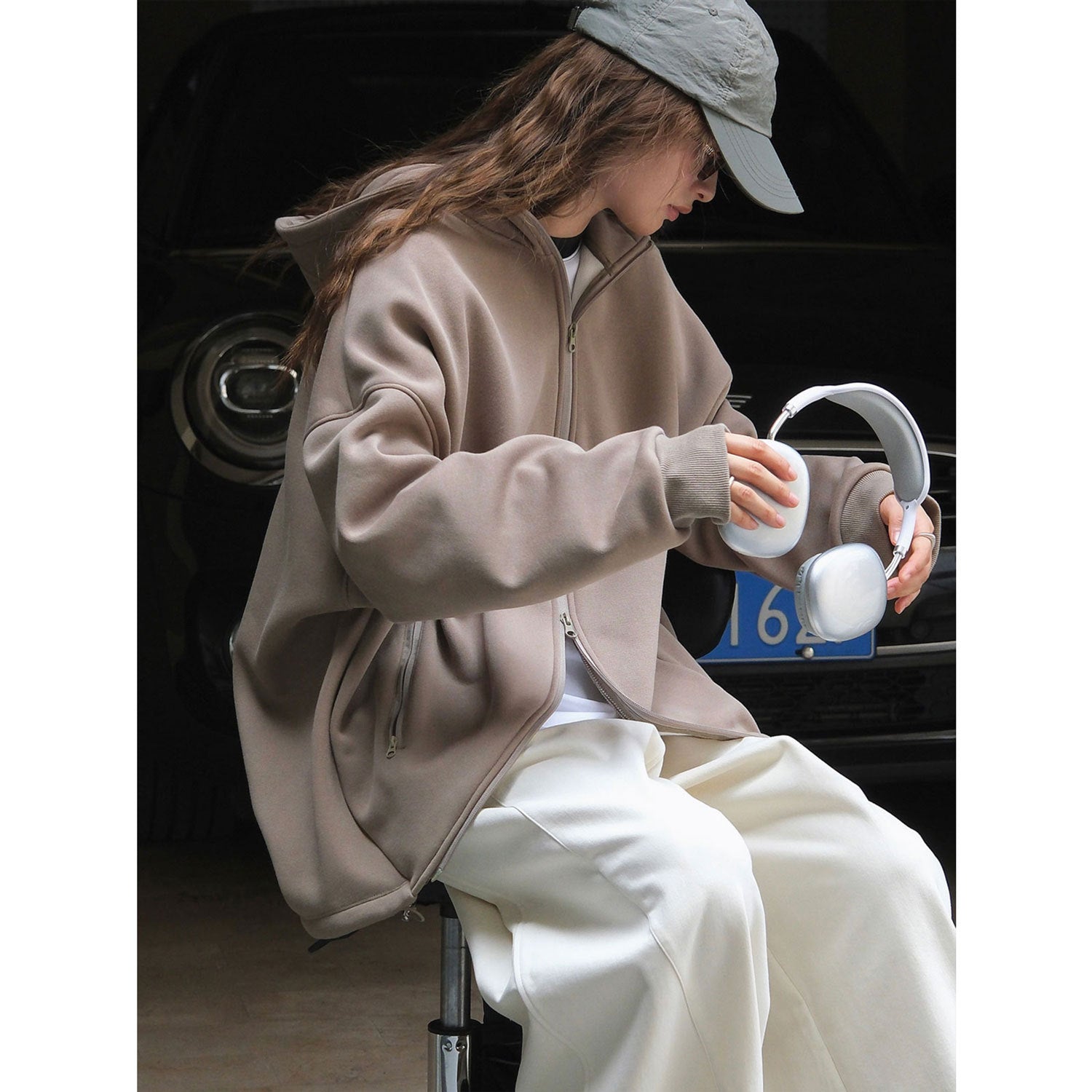 Women's Oversized Hooded Sweat Jacket with Curved Hem Chichicherry