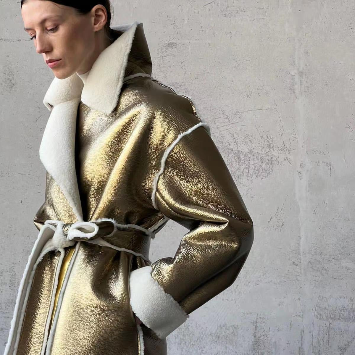 Women's longline coat made of metallic material with teddy lining and dropped shoulder Chichicherry