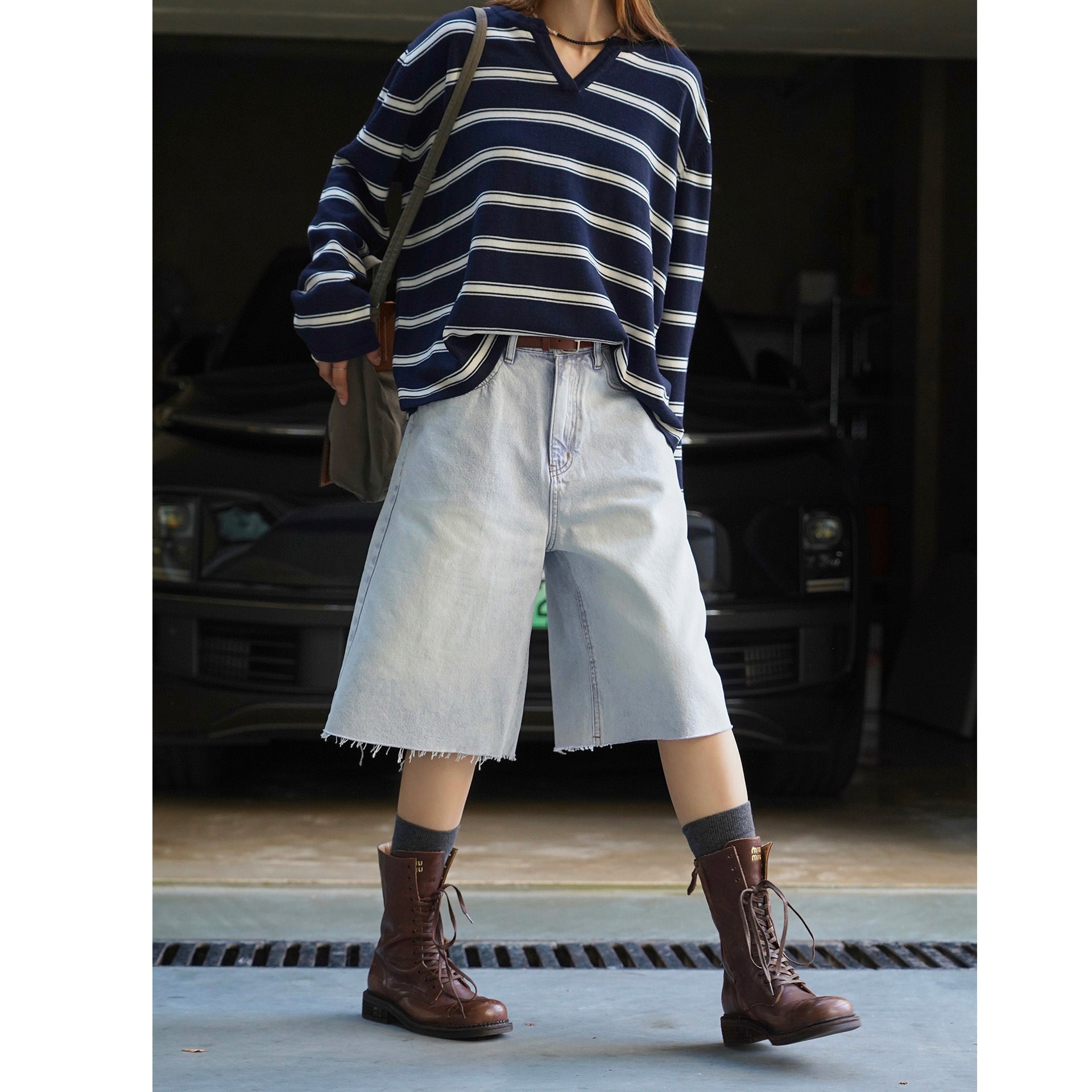 Ladies high-waisted wide denim Bermuda with fringed hem Chichicherry