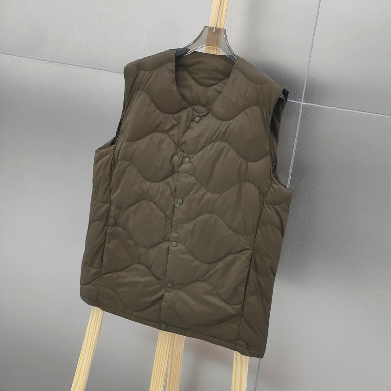 Women’s sleeveless thermal quilted vest with wave-shaped quilting and snap button closure Chichicherry