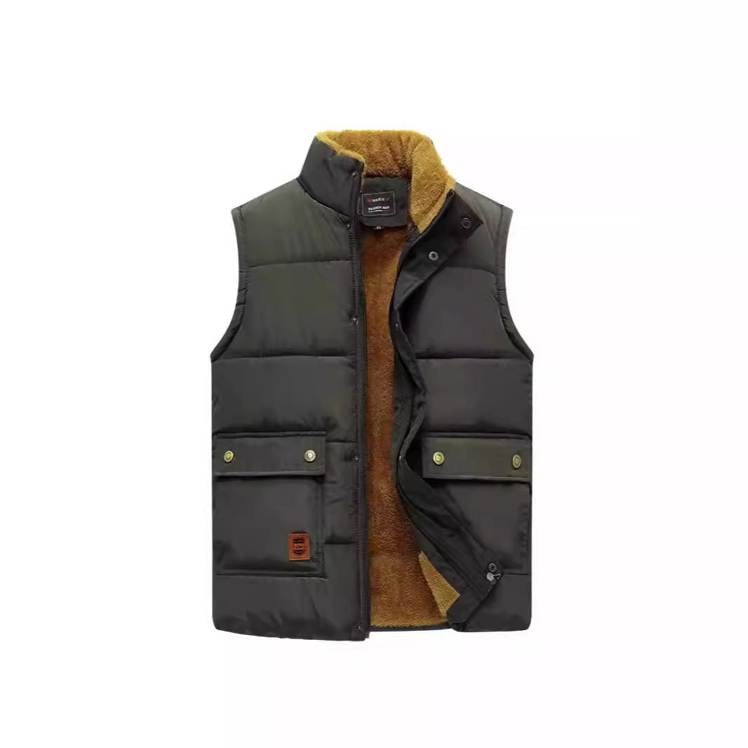 Men's sleeveless thermo quilted vest with cozy teddy inner lining and patch pockets