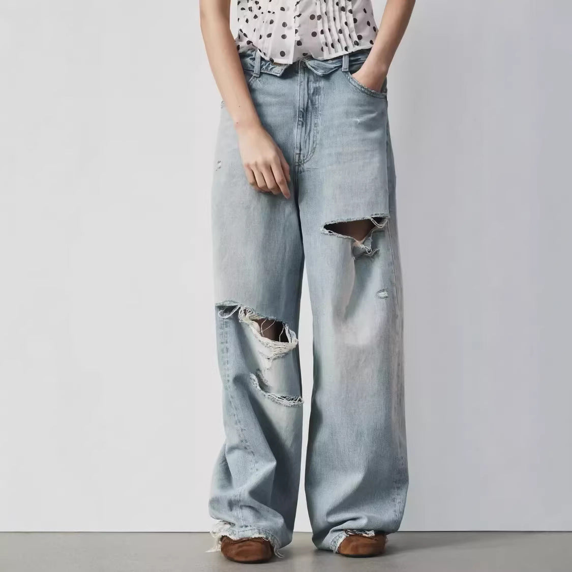 Women Wide High-Waist Jeans with Distinctive Rip and Used Look Chichicherry