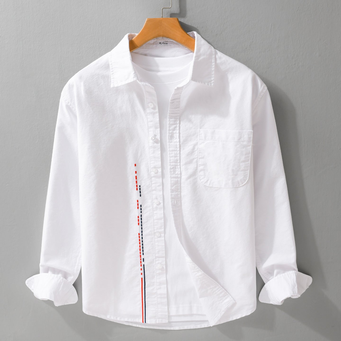 Men's shirt in relaxed fit with chest pocket and side decorative embroidery Chichicherry