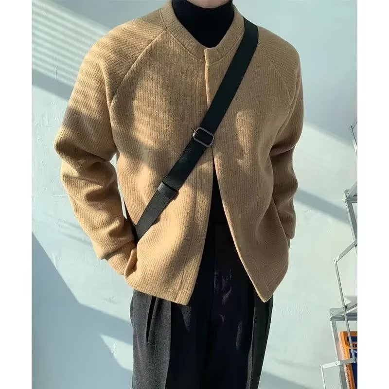 Herren Kragenloser Boxy-Rippenstrick-Cardigan mit verdeckter Druckknopfleiste Chichicherry