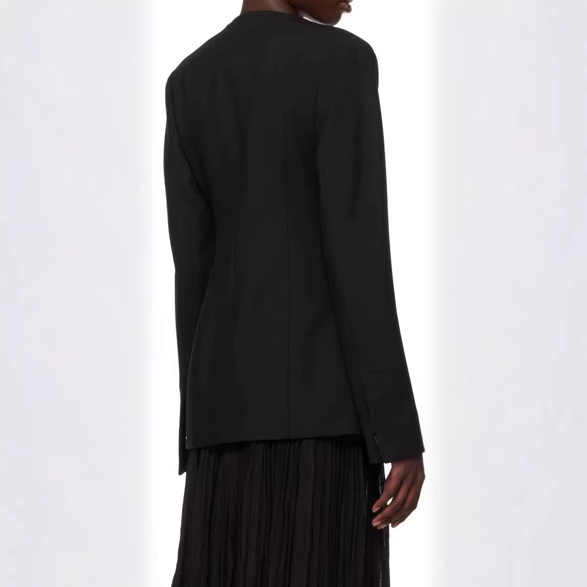Women's tailored single-breasted blazer with round neck, concealed button placket and flap pockets Chichicherry