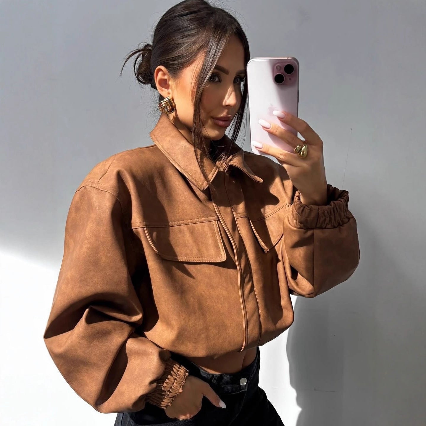Damen Kurz geschnittene Kunstlederjacke mit aufgesetzten Brusttaschen Chichicherry
