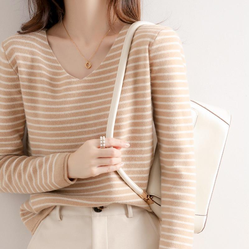 Women's delicate striped V-neck pullover made of fine rib knit with a soft drape