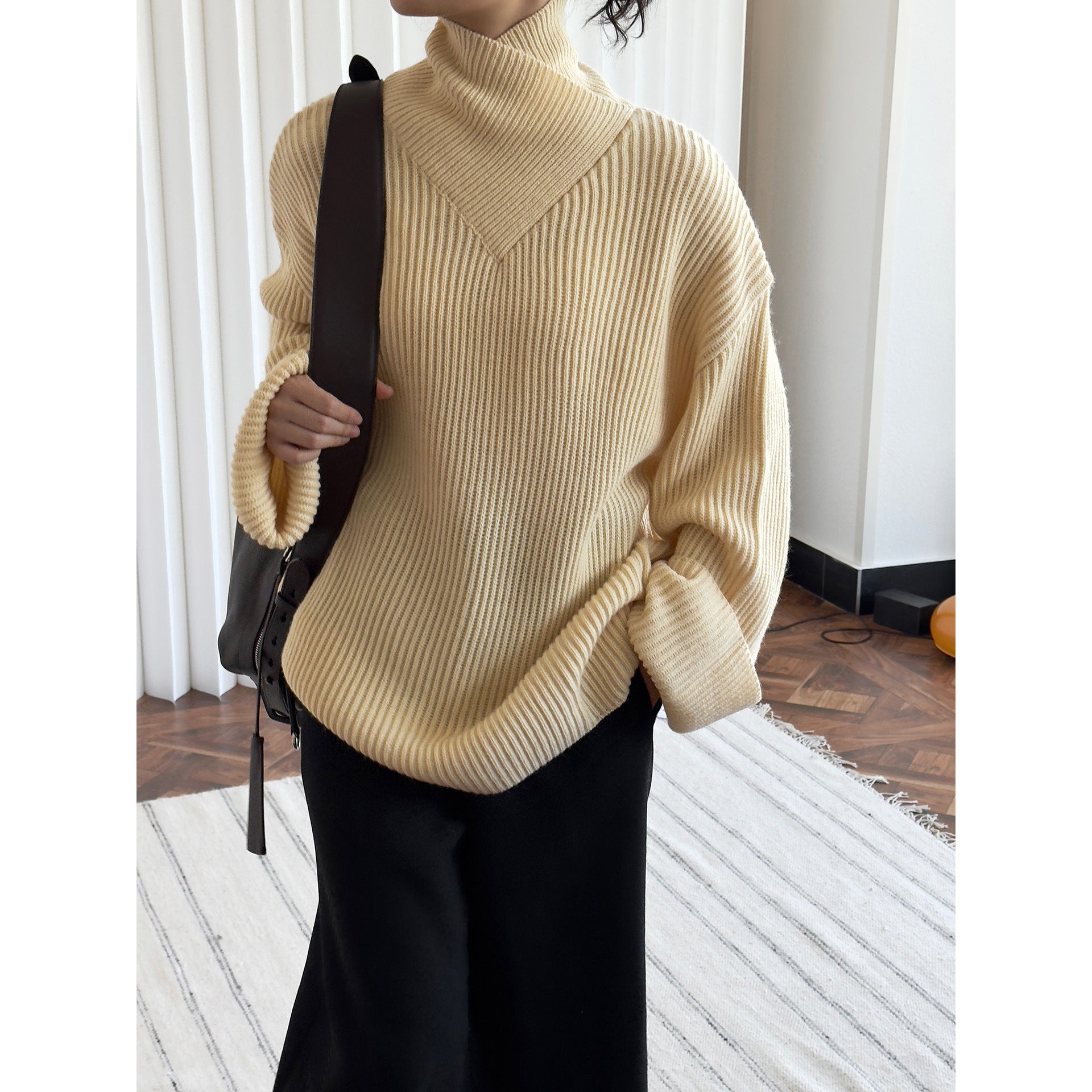 Women Oversize Ribbed Turtleneck Sweater with V-Patch Chichicherry