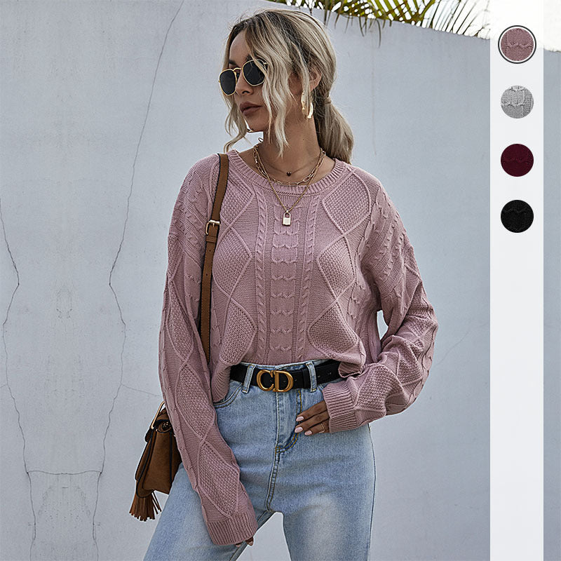 Women's Oversized Knitted Sweater with Cable Pattern and Round Neck