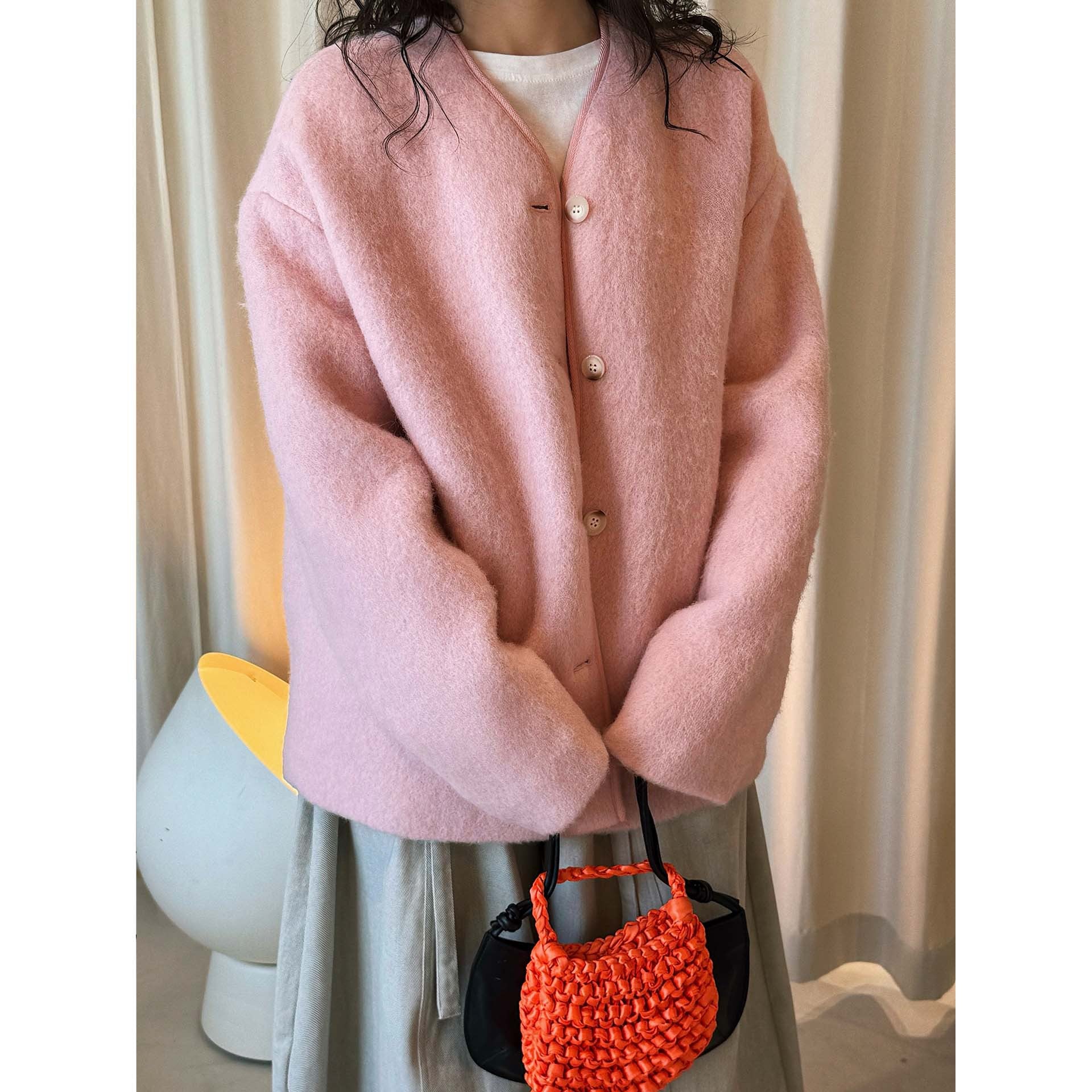 Women’s short jacket made of fluffy wool blend with boxy silhouette and button closure Chichicherry