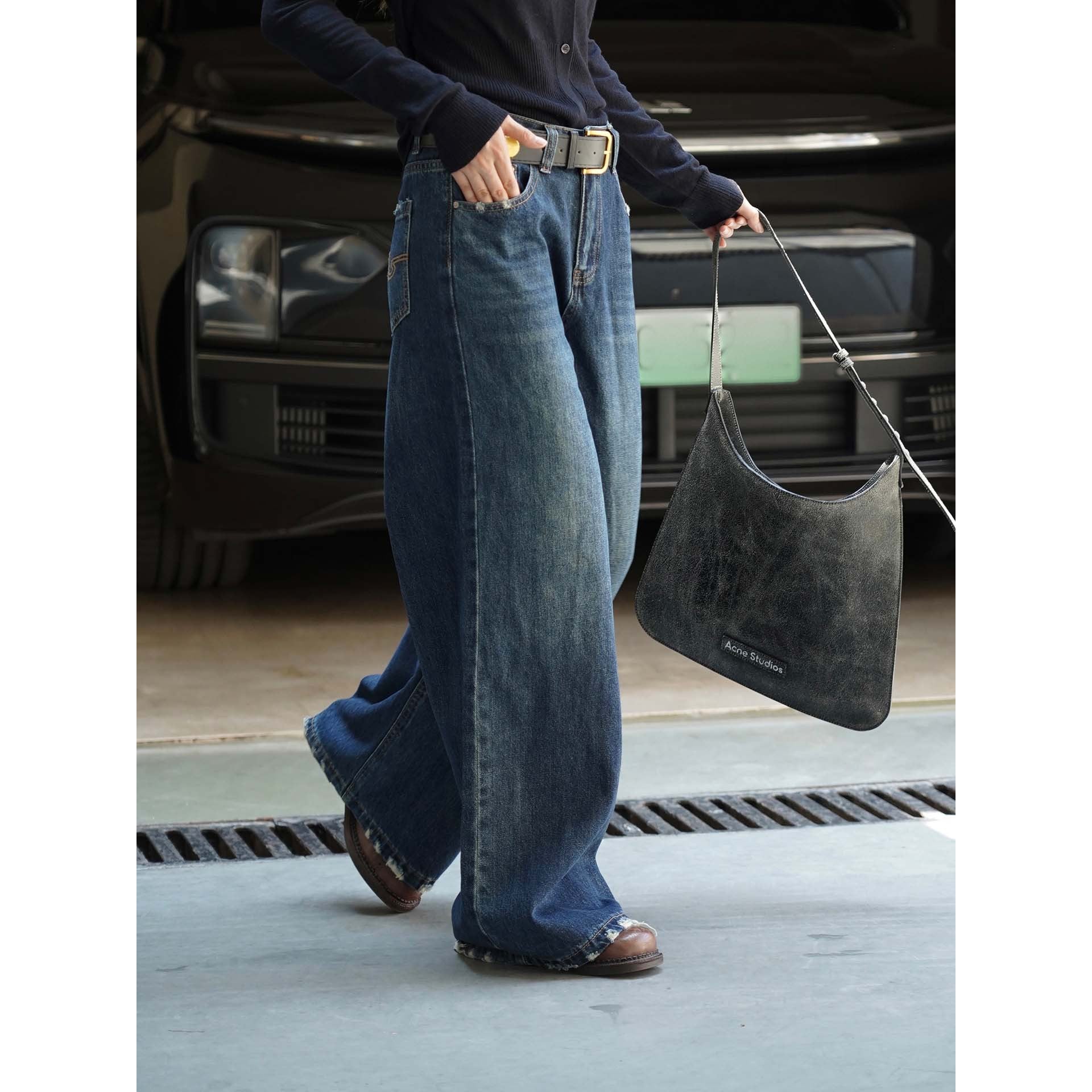 Women's Wide Vintage Denim Jeans with High Waist and Frayed Hem Chichicherry