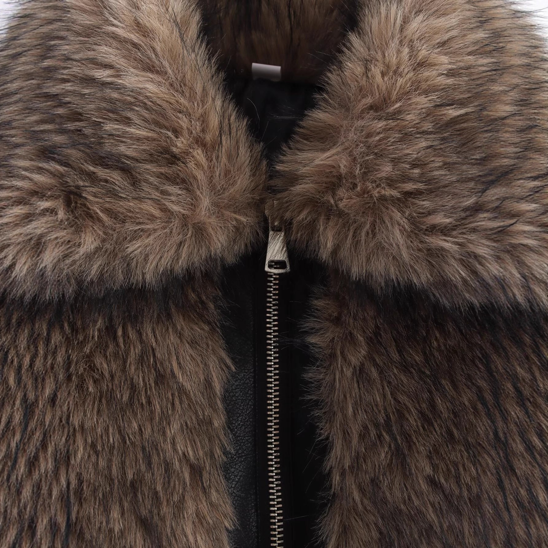 Women's short-cut faux fur bomber jacket with zipper and ribbed cuffs Chichicherry