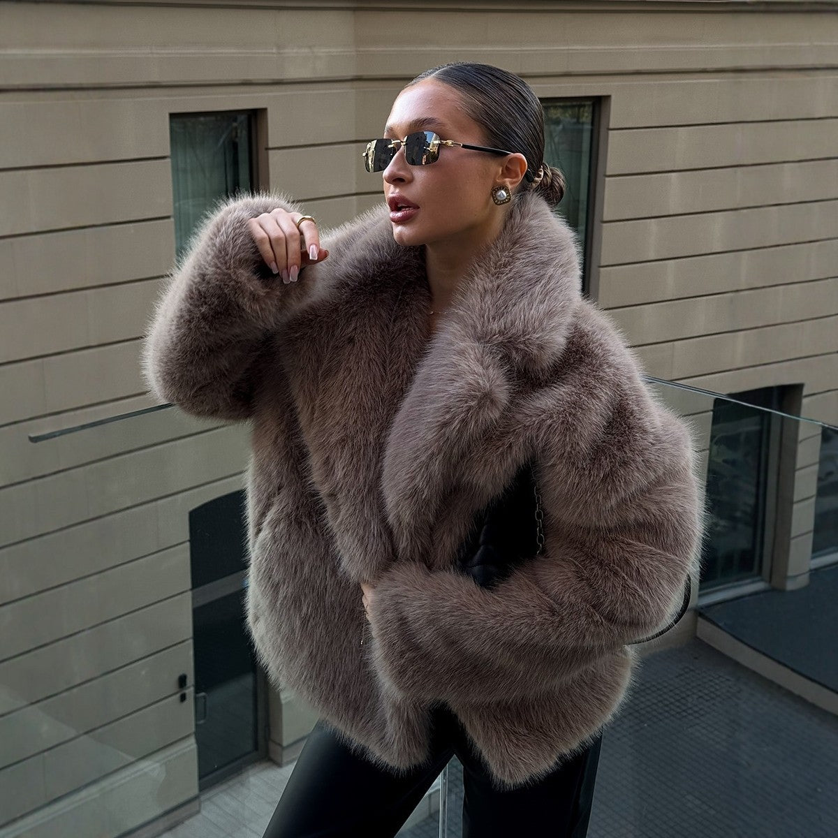 Ladies luxurious short faux fur jacket with wide shawl collar Chichicherry