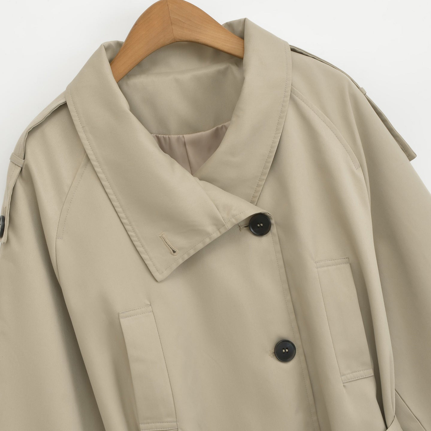 Ladies short trench with tie belt and wide arm Chichicherry