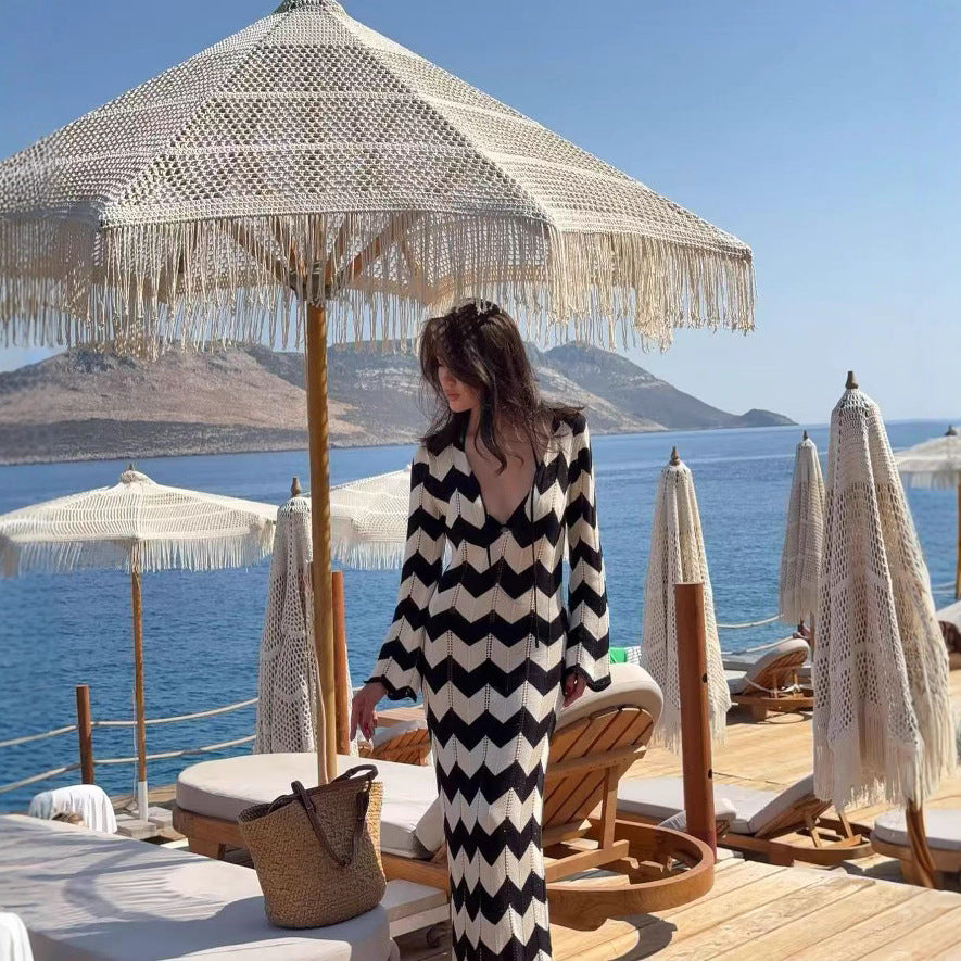 Women's knit maxi dress with zigzag pattern, v-back and trumpet sleeves Chichicherry