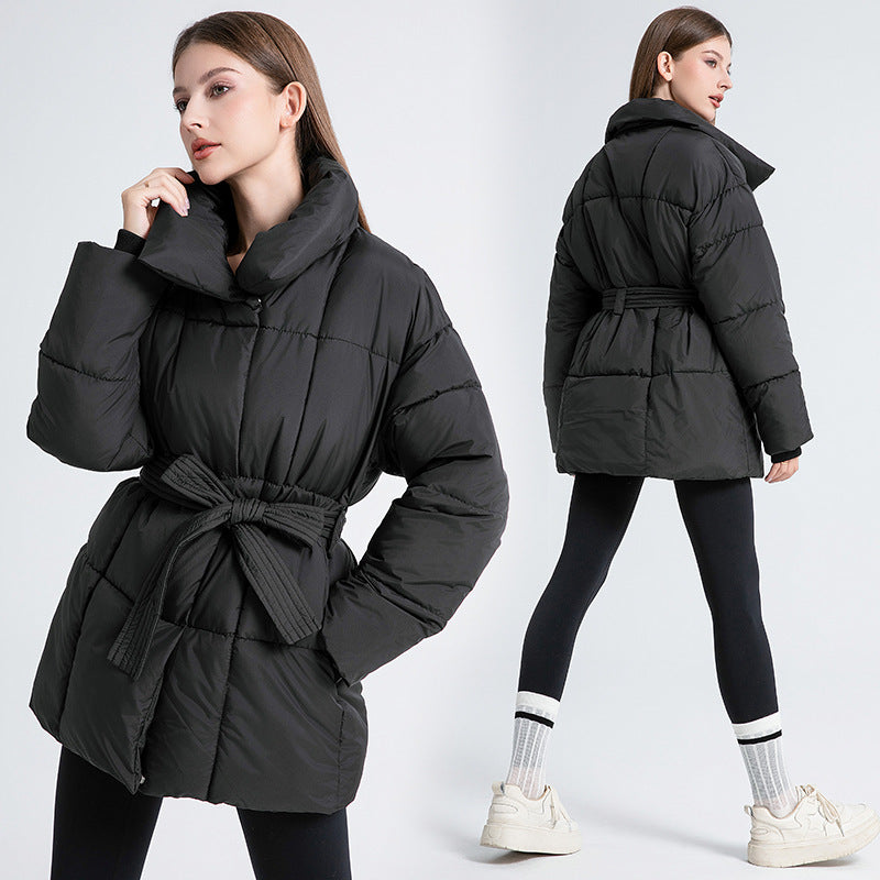 Women's short padded jacket with high stand-up collar, waist belt and side pockets Chichicherry