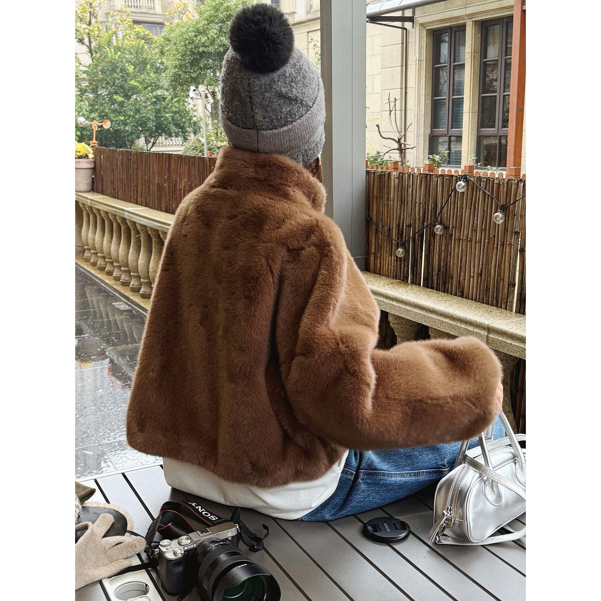 Women's Short Faux Fur Coat with Stand Collar and Zipper Chichicherry