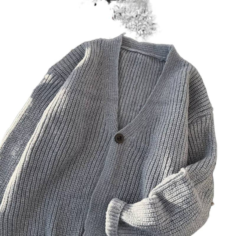 Unisex Grobstrick-Cardigan im Oversize-Schnitt mit tiefem V-Ausschnitt und markanter Knopfleiste Chichicherry