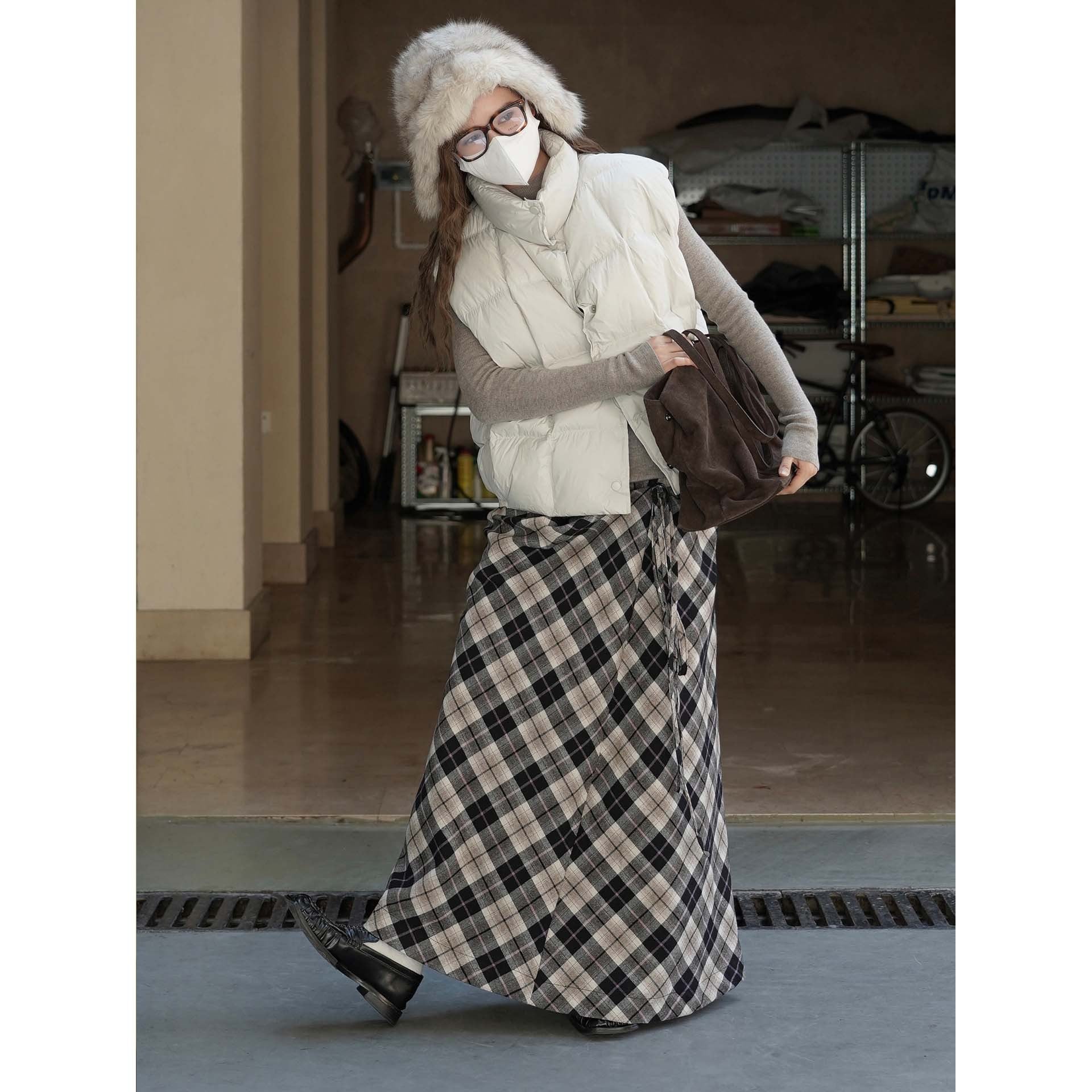 Women's lightweight quilted vest with high collar and snap button placket Chichicherry