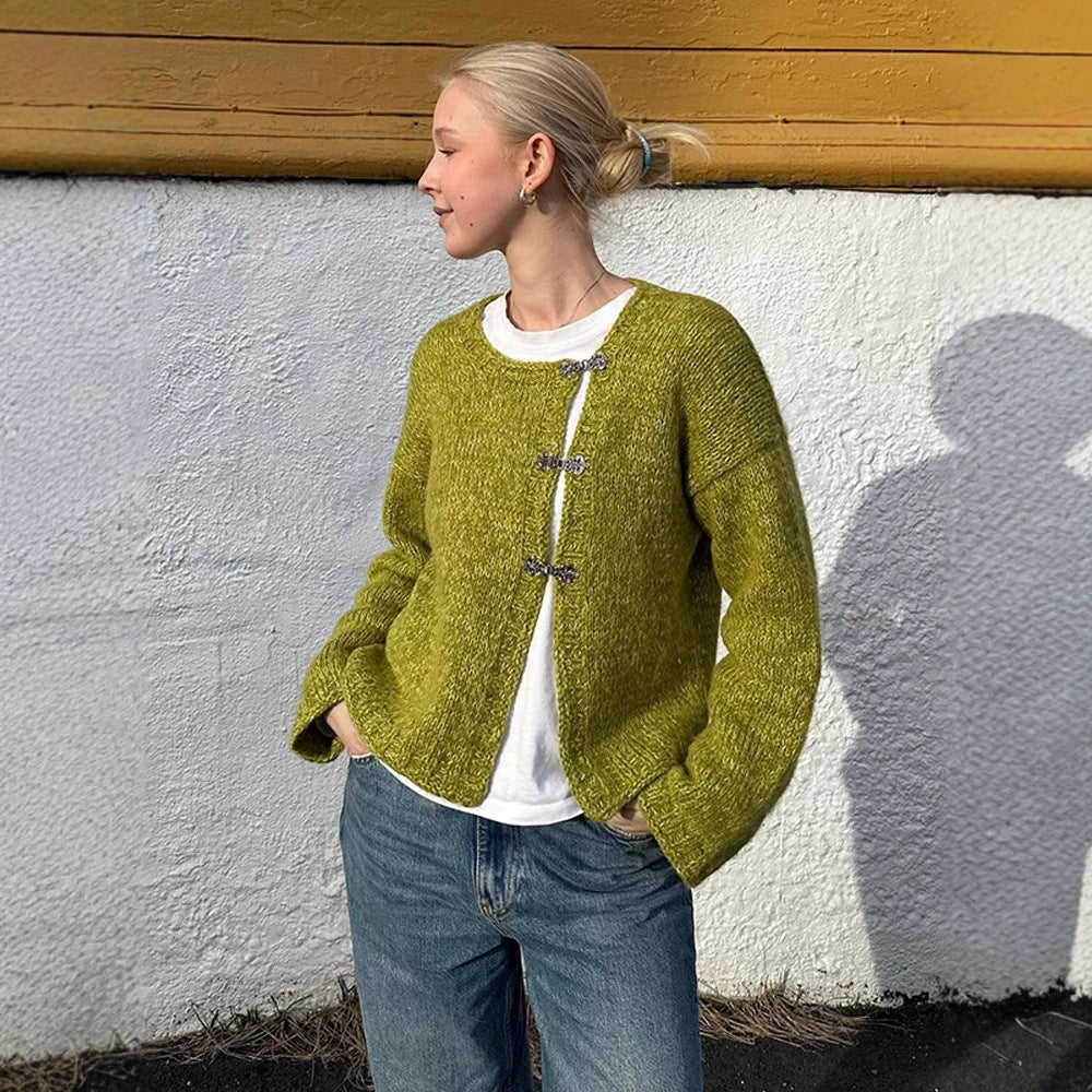 Women's Short Oversized Knit Cardigan with Decorative Hook Closures & Round Neckline Chichicherry