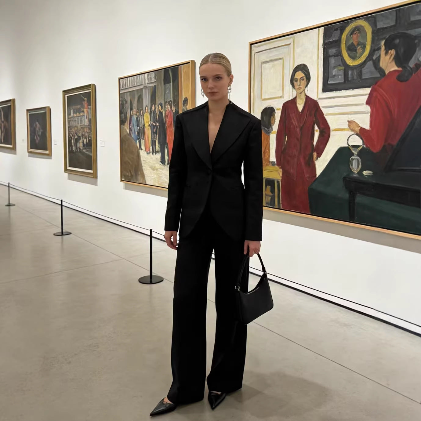 Women's Tailored Single-Button Blazer with Wide Shawl Collar and Narrow Silhouette Chichicherry