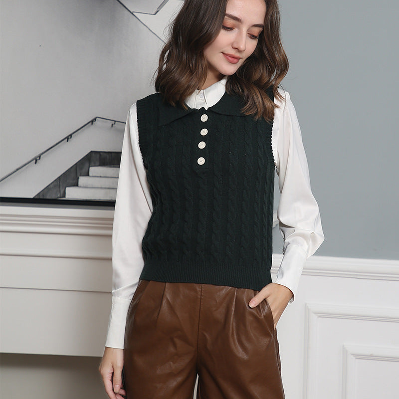 Women's fine knit sleeveless polo vest with cable pattern and tailored cut Chichicherry