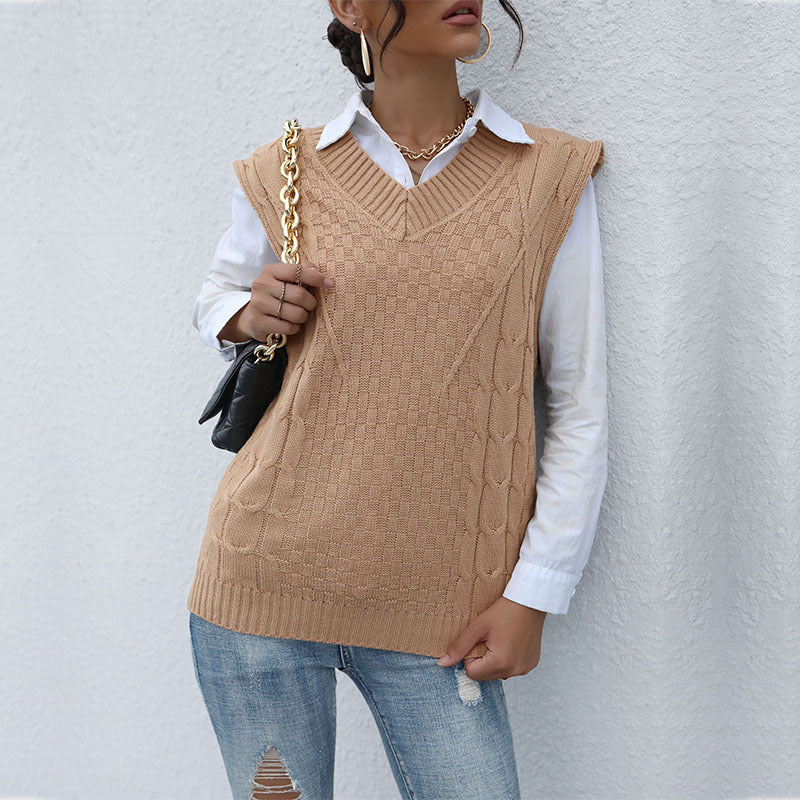 Women’s knitted vest with V-neck, cable pattern, and casual oversized silhouette Chichicherry
