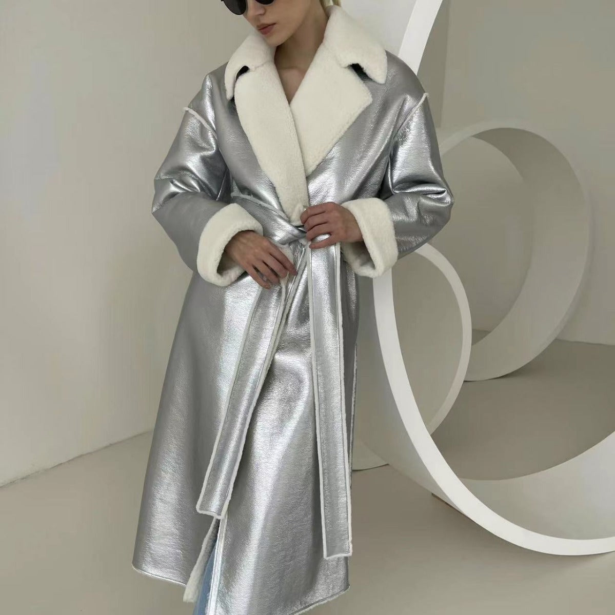 Women's longline coat made of metallic material with teddy lining and dropped shoulder Chichicherry