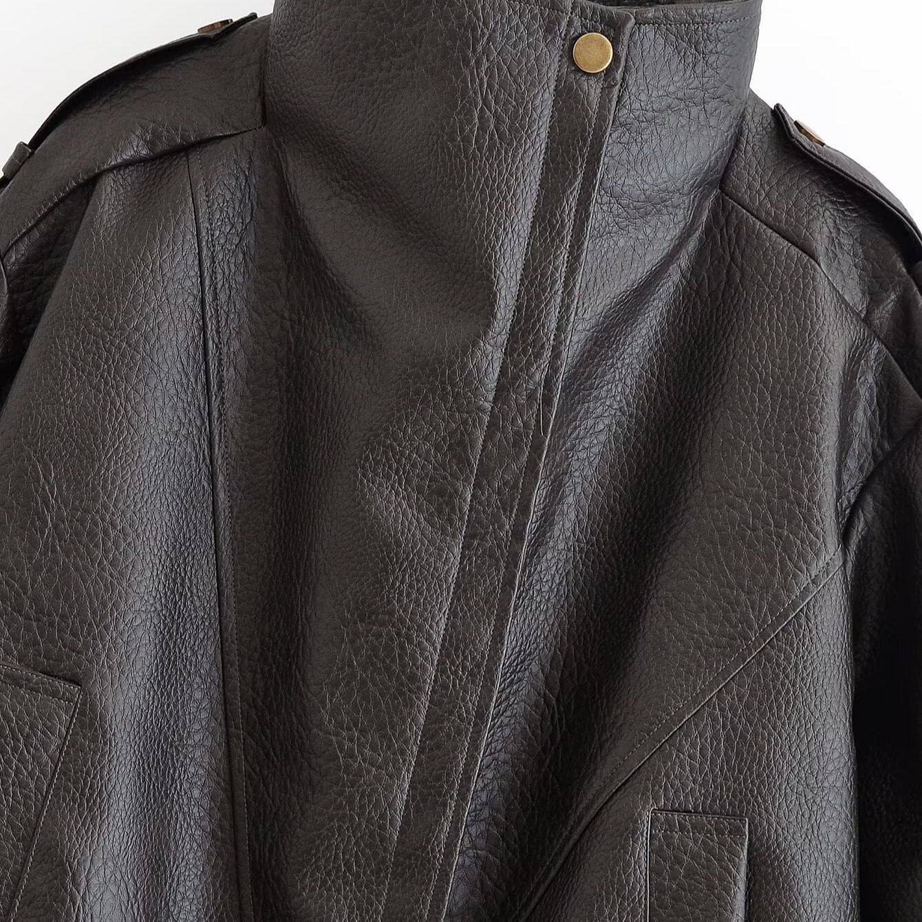 Women’s short jacket in aviator style made of synthetic leather with high standing collar, shoulder straps, and fitted ribbed hem Chichicherry