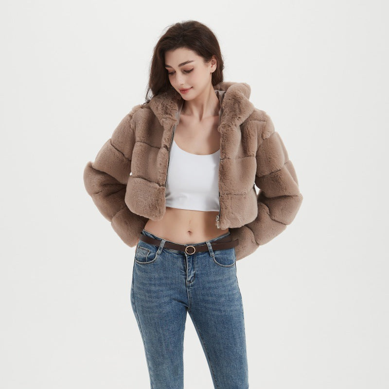 Women's Cropped Faux Fur Jacket with Horizontal Panel Structure and Zipper Chichicherry