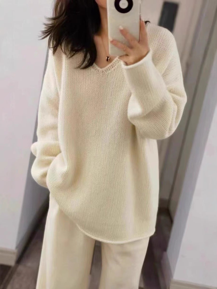 Women's Oversize V-neck Sweater in Mohair Look with Dropped Shoulder and Rounded Hem Chichicherry